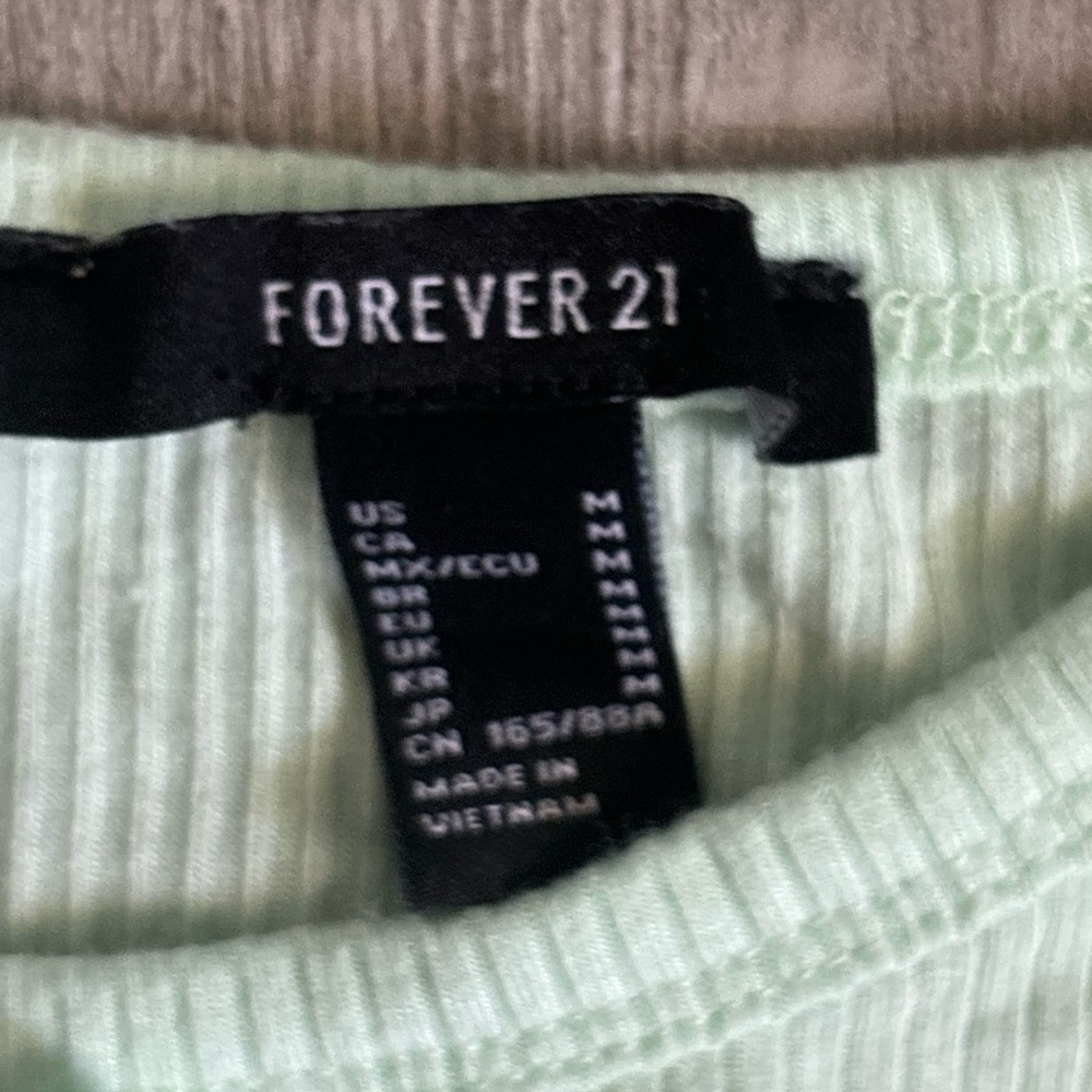Green tank tops - Picture 5 of 7